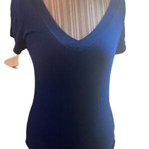 Merona size medium v necked t shirt great condition